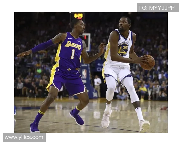 川篮激战山西男篮争夺季后赛席位双方实力对决引发球迷热议 川篮激战山西男篮争夺季后赛席位双方实力对决引发球迷热议