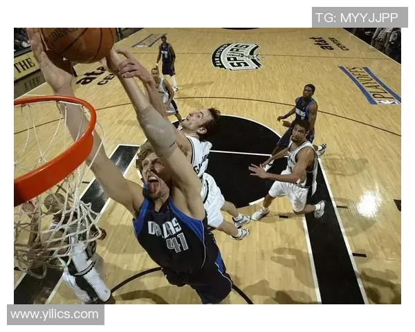 火箭与小牛季后赛抢七大战回顾:经典对决的激烈与悬念 火箭与小牛季后赛抢七大战回顾:经典对决的激烈与悬念