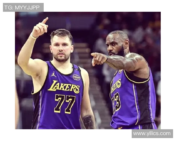 卡特与湖人拉杆对决的精彩瞬间与篮球传奇的交汇 卡特与湖人拉杆对决的精彩瞬间与篮球传奇的交汇