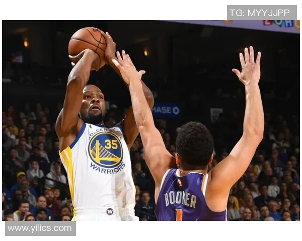 赫伯特琼斯的篮球之路与职业生涯的辉煌成就分析