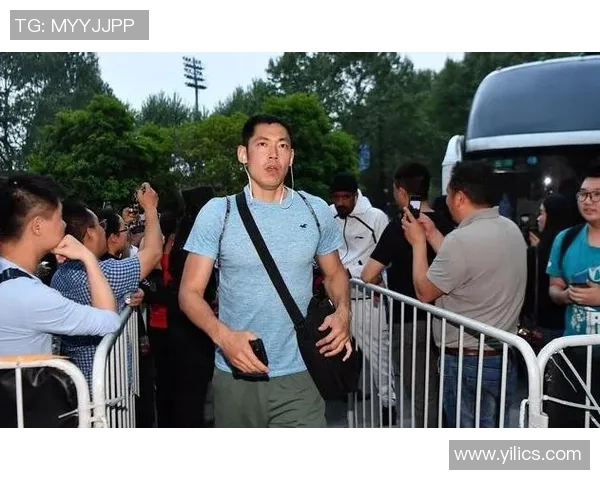 张庆鹏的篮球传奇之路：从青涩少年到职业巨星的奋斗历程